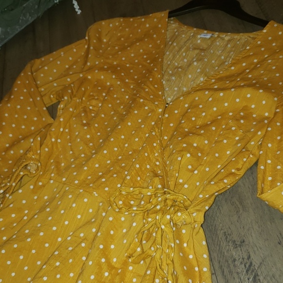 Old Navy Yellow and Polka Dot wrap blouse size M - Picture 2 of 3